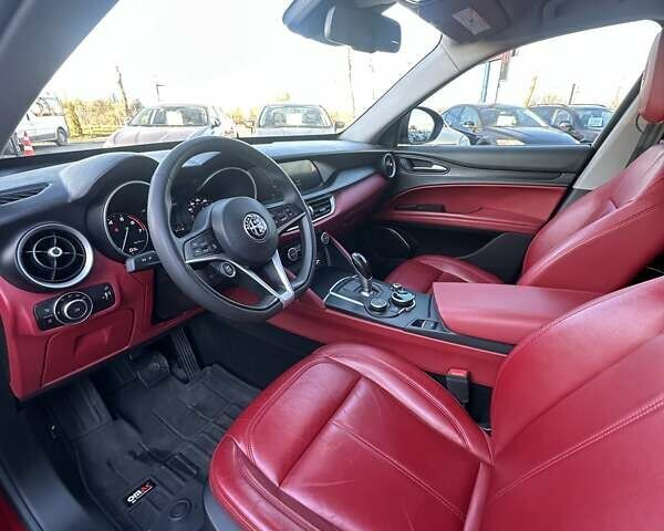 Красный Альфа Ромео Стелвио, объемом двигателя 2 л и пробегом 61 тыс. км за 19200 $, фото 21 на Automoto.ua