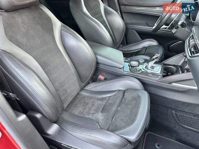 Красный Альфа Ромео Стелвио, объемом двигателя 2.9 л и пробегом 72 тыс. км за 44000 $, фото 56 на Automoto.ua