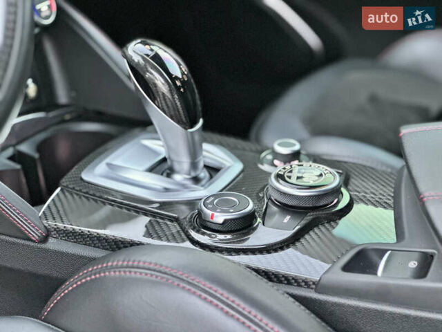 Красный Альфа Ромео Стелвио, объемом двигателя 2.9 л и пробегом 72 тыс. км за 44000 $, фото 37 на Automoto.ua