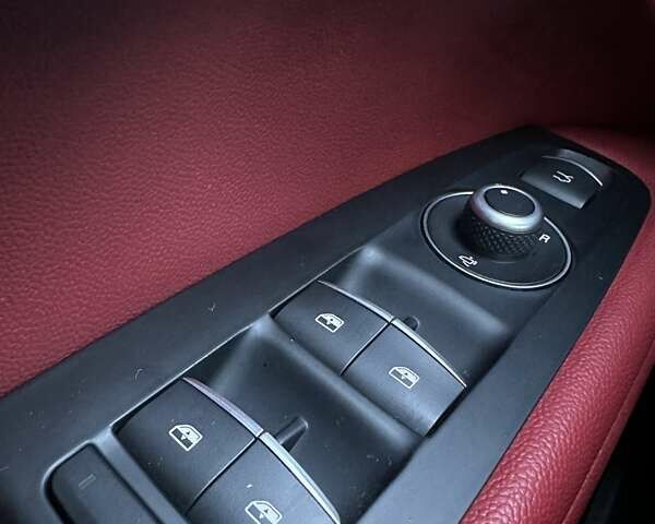 Красный Альфа Ромео Стелвио, объемом двигателя 2 л и пробегом 61 тыс. км за 19200 $, фото 32 на Automoto.ua