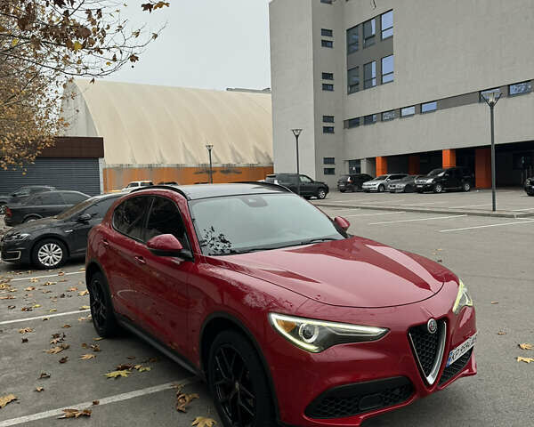 Красный Альфа Ромео Стелвио, объемом двигателя 2 л и пробегом 96 тыс. км за 20900 $, фото 3 на Automoto.ua