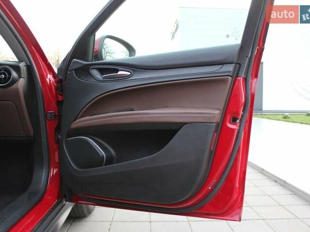 Красный Альфа Ромео Стелвио, объемом двигателя 2 л и пробегом 63 тыс. км за 21900 $, фото 35 на Automoto.ua