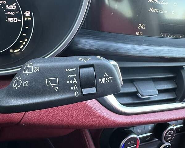 Красный Альфа Ромео Стелвио, объемом двигателя 2 л и пробегом 61 тыс. км за 19200 $, фото 47 на Automoto.ua