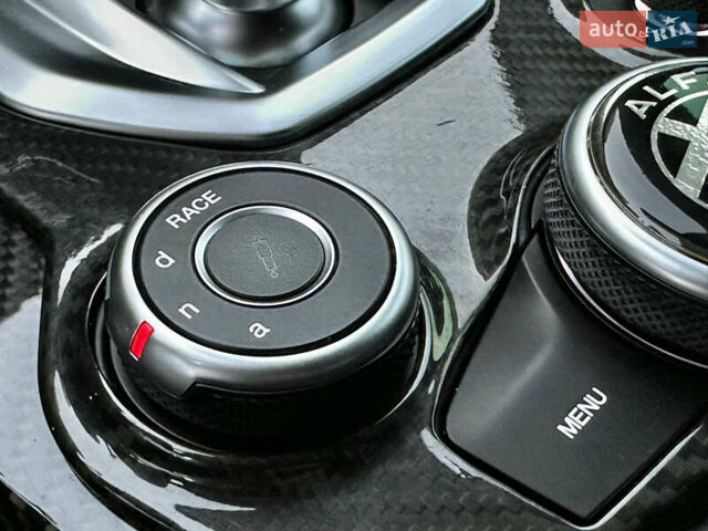 Красный Альфа Ромео Стелвио, объемом двигателя 2.9 л и пробегом 72 тыс. км за 44000 $, фото 39 на Automoto.ua