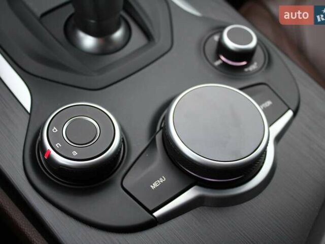 Красный Альфа Ромео Стелвио, объемом двигателя 2 л и пробегом 63 тыс. км за 21900 $, фото 44 на Automoto.ua