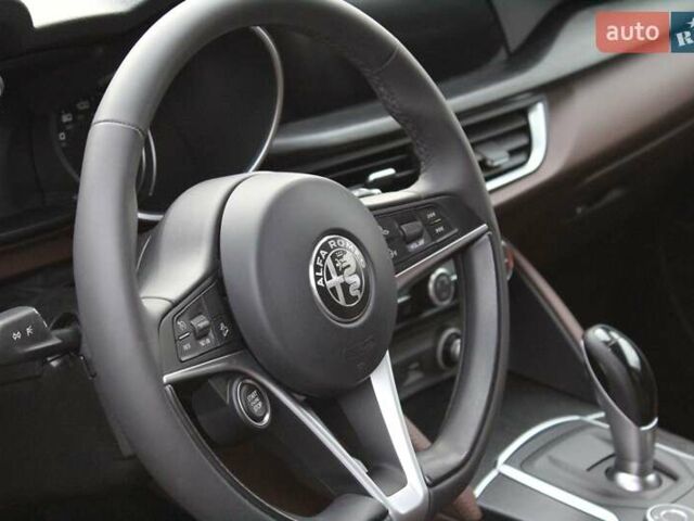 Красный Альфа Ромео Стелвио, объемом двигателя 2 л и пробегом 63 тыс. км за 21900 $, фото 27 на Automoto.ua