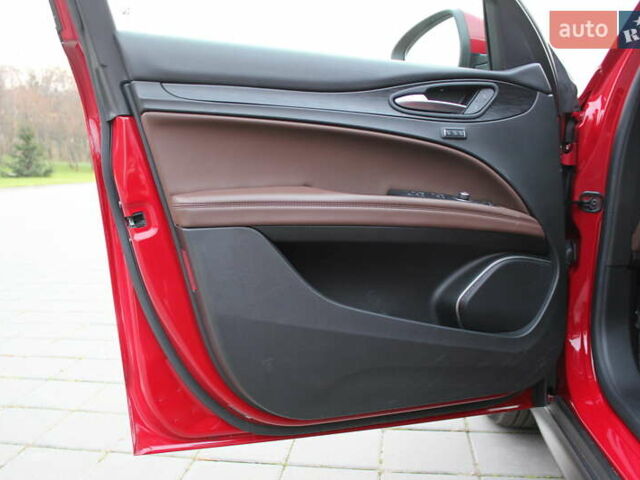 Красный Альфа Ромео Стелвио, объемом двигателя 2 л и пробегом 63 тыс. км за 21900 $, фото 33 на Automoto.ua