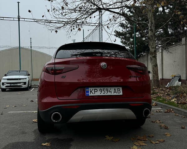 Красный Альфа Ромео Стелвио, объемом двигателя 2 л и пробегом 96 тыс. км за 20900 $, фото 9 на Automoto.ua