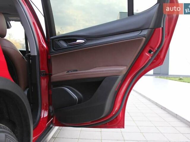 Красный Альфа Ромео Стелвио, объемом двигателя 2 л и пробегом 63 тыс. км за 21900 $, фото 36 на Automoto.ua