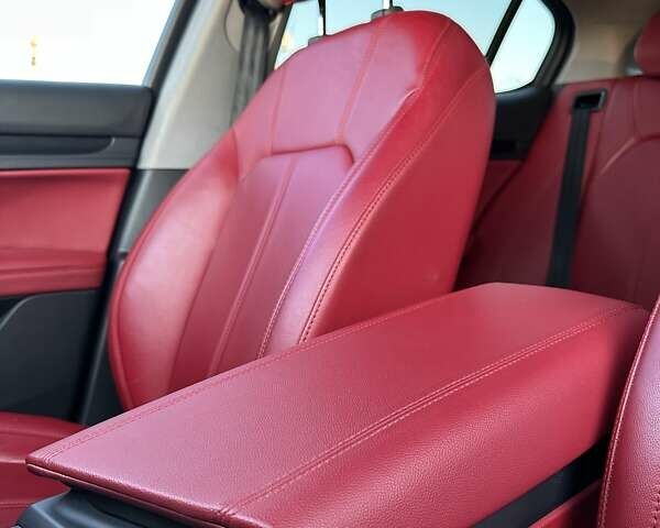 Красный Альфа Ромео Стелвио, объемом двигателя 2 л и пробегом 61 тыс. км за 19200 $, фото 49 на Automoto.ua