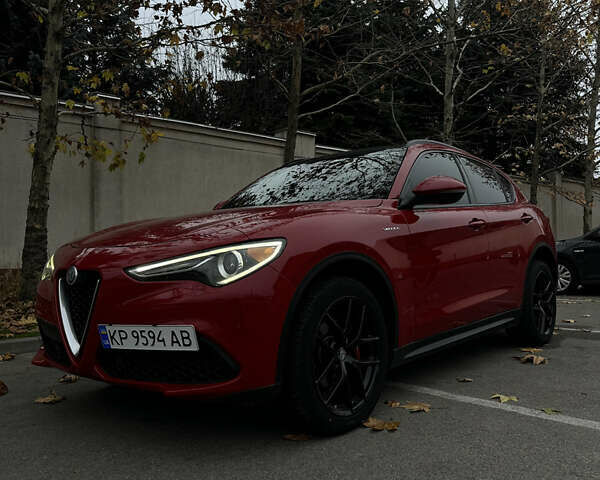 Красный Альфа Ромео Стелвио, объемом двигателя 2 л и пробегом 96 тыс. км за 20900 $, фото 6 на Automoto.ua