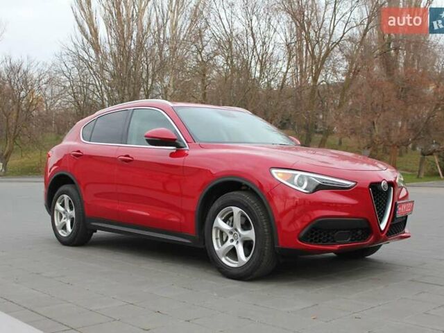 Красный Альфа Ромео Стелвио, объемом двигателя 2 л и пробегом 63 тыс. км за 21900 $, фото 8 на Automoto.ua