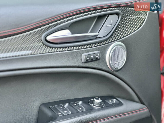 Красный Альфа Ромео Стелвио, объемом двигателя 2.9 л и пробегом 72 тыс. км за 44000 $, фото 41 на Automoto.ua