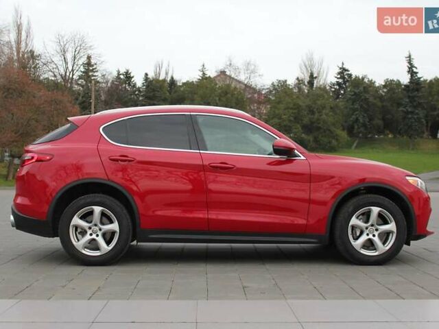 Красный Альфа Ромео Стелвио, объемом двигателя 2 л и пробегом 63 тыс. км за 21900 $, фото 9 на Automoto.ua