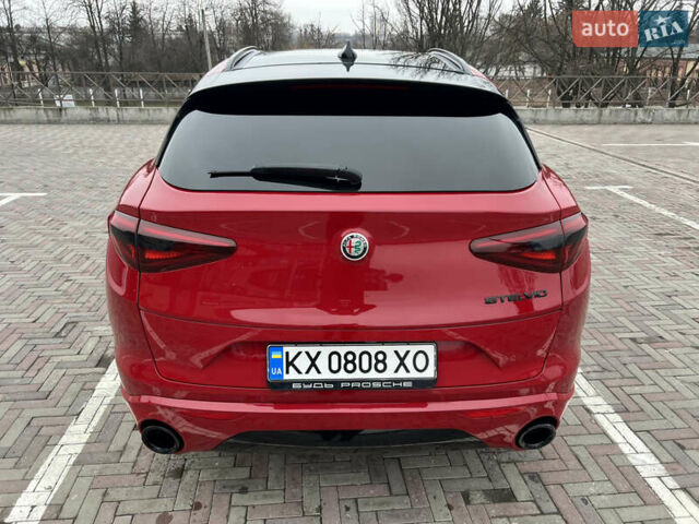 Красный Альфа Ромео Стелвио, объемом двигателя 2 л и пробегом 145 тыс. км за 19500 $, фото 16 на Automoto.ua