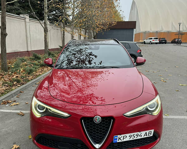 Красный Альфа Ромео Стелвио, объемом двигателя 2 л и пробегом 96 тыс. км за 20900 $, фото 2 на Automoto.ua