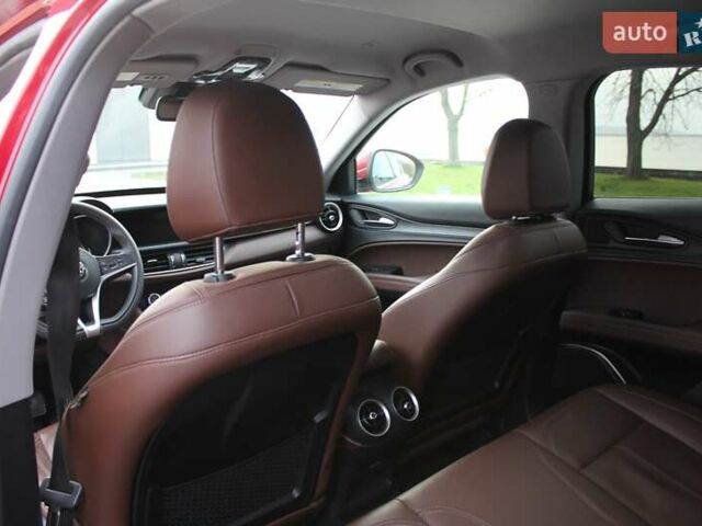 Красный Альфа Ромео Стелвио, объемом двигателя 2 л и пробегом 63 тыс. км за 21900 $, фото 31 на Automoto.ua