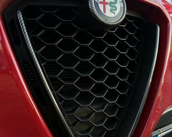 Красный Альфа Ромео Стелвио, объемом двигателя 2 л и пробегом 61 тыс. км за 19200 $, фото 3 на Automoto.ua