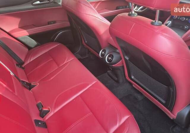Красный Альфа Ромео Стелвио, объемом двигателя 2 л и пробегом 66 тыс. км за 28500 $, фото 13 на Automoto.ua