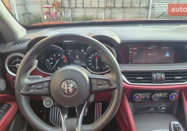 Красный Альфа Ромео Стелвио, объемом двигателя 2 л и пробегом 66 тыс. км за 28500 $, фото 9 на Automoto.ua