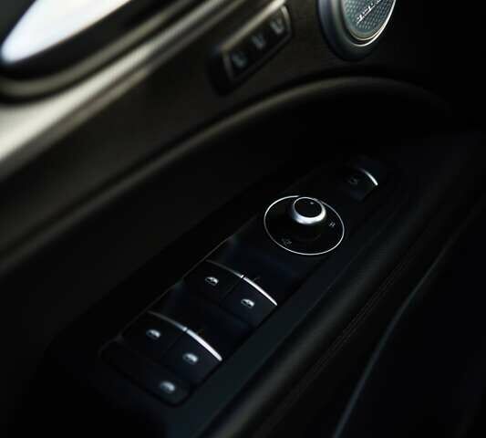 Червоний Альфа Ромео Стелвіо, об'ємом двигуна 2 л та пробігом 29 тис. км за 26666 $, фото 10 на Automoto.ua