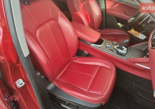 Красный Альфа Ромео Стелвио, объемом двигателя 2 л и пробегом 66 тыс. км за 28500 $, фото 11 на Automoto.ua