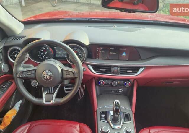 Красный Альфа Ромео Стелвио, объемом двигателя 2 л и пробегом 66 тыс. км за 28500 $, фото 10 на Automoto.ua