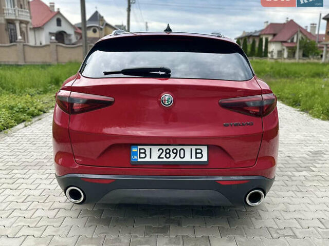 Красный Альфа Ромео Стелвио, объемом двигателя 2 л и пробегом 55 тыс. км за 26500 $, фото 5 на Automoto.ua