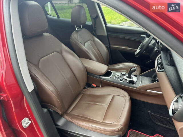 Красный Альфа Ромео Стелвио, объемом двигателя 2 л и пробегом 55 тыс. км за 26500 $, фото 35 на Automoto.ua