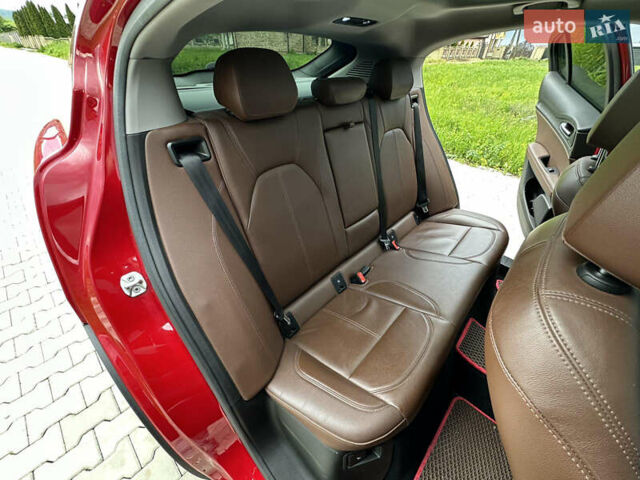 Красный Альфа Ромео Стелвио, объемом двигателя 2 л и пробегом 55 тыс. км за 26500 $, фото 3 на Automoto.ua