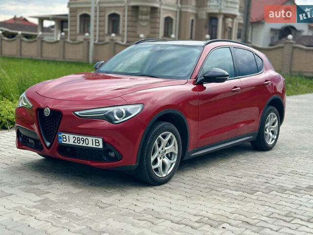 Красный Альфа Ромео Стелвио, объемом двигателя 2 л и пробегом 55 тыс. км за 26500 $, фото 1 на Automoto.ua