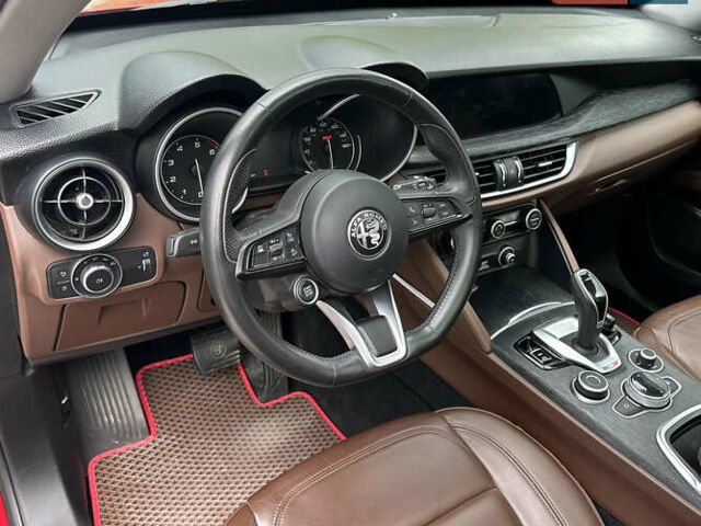 Красный Альфа Ромео Стелвио, объемом двигателя 2 л и пробегом 55 тыс. км за 26500 $, фото 33 на Automoto.ua