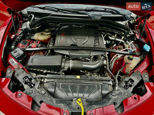 Красный Альфа Ромео Стелвио, объемом двигателя 2 л и пробегом 55 тыс. км за 26500 $, фото 6 на Automoto.ua