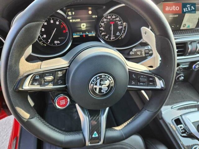 Красный Альфа Ромео Стелвио, объемом двигателя 2.9 л и пробегом 33 тыс. км за 57000 $, фото 6 на Automoto.ua