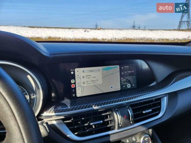 Красный Альфа Ромео Стелвио, объемом двигателя 2.9 л и пробегом 33 тыс. км за 57000 $, фото 35 на Automoto.ua