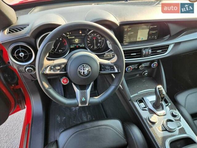Красный Альфа Ромео Стелвио, объемом двигателя 2.9 л и пробегом 33 тыс. км за 57000 $, фото 18 на Automoto.ua