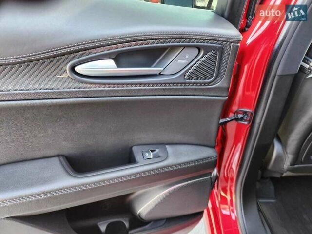 Красный Альфа Ромео Стелвио, объемом двигателя 2.9 л и пробегом 33 тыс. км за 57000 $, фото 32 на Automoto.ua