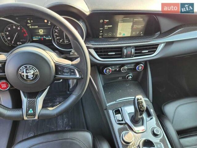 Красный Альфа Ромео Стелвио, объемом двигателя 2.9 л и пробегом 33 тыс. км за 57000 $, фото 22 на Automoto.ua