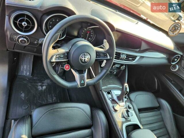 Красный Альфа Ромео Стелвио, объемом двигателя 2.9 л и пробегом 33 тыс. км за 57000 $, фото 36 на Automoto.ua