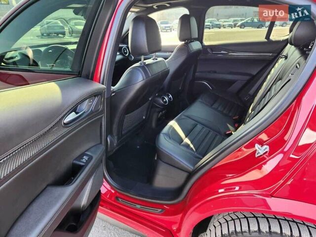 Красный Альфа Ромео Стелвио, объемом двигателя 2.9 л и пробегом 33 тыс. км за 57000 $, фото 68 на Automoto.ua