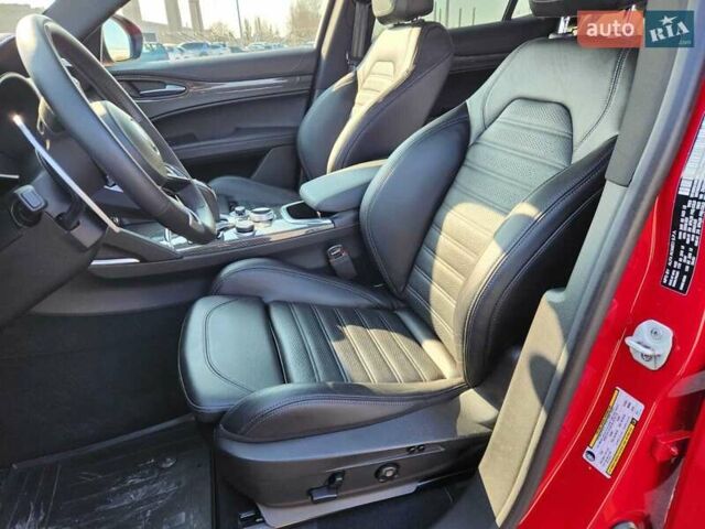 Красный Альфа Ромео Стелвио, объемом двигателя 2.9 л и пробегом 33 тыс. км за 57000 $, фото 38 на Automoto.ua