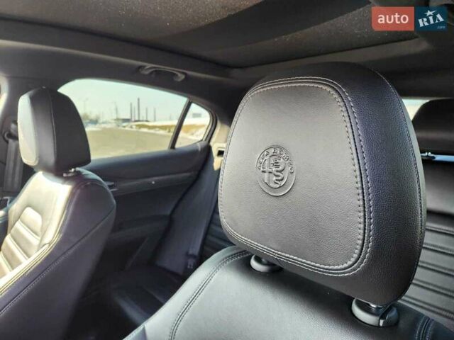 Красный Альфа Ромео Стелвио, объемом двигателя 2.9 л и пробегом 33 тыс. км за 57000 $, фото 21 на Automoto.ua