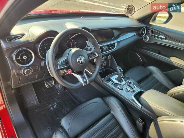 Красный Альфа Ромео Стелвио, объемом двигателя 2.9 л и пробегом 33 тыс. км за 57000 $, фото 13 на Automoto.ua