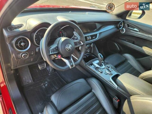 Красный Альфа Ромео Стелвио, объемом двигателя 2.9 л и пробегом 33 тыс. км за 57000 $, фото 42 на Automoto.ua