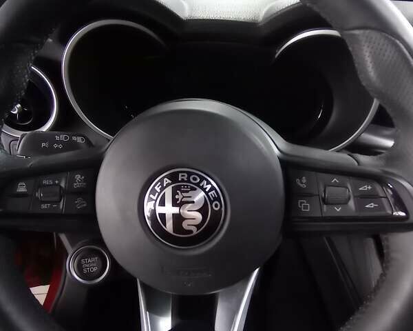 Красный Альфа Ромео Стелвио, объемом двигателя 2 л и пробегом 13 тыс. км за 32500 $, фото 26 на Automoto.ua