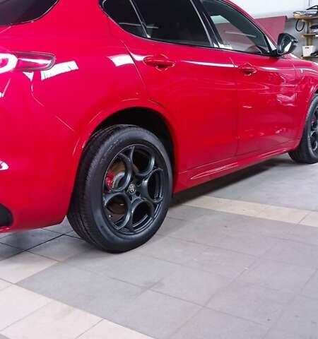 Красный Альфа Ромео Стелвио, объемом двигателя 2 л и пробегом 13 тыс. км за 32500 $, фото 16 на Automoto.ua