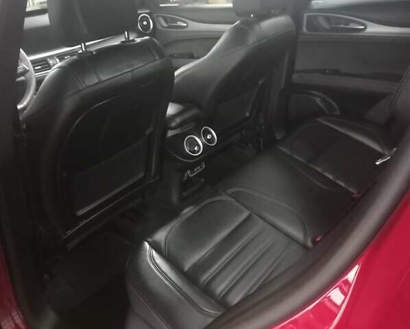 Красный Альфа Ромео Стелвио, объемом двигателя 2 л и пробегом 13 тыс. км за 32500 $, фото 21 на Automoto.ua