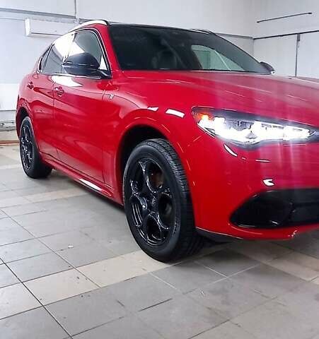 Красный Альфа Ромео Стелвио, объемом двигателя 2 л и пробегом 13 тыс. км за 32500 $, фото 14 на Automoto.ua