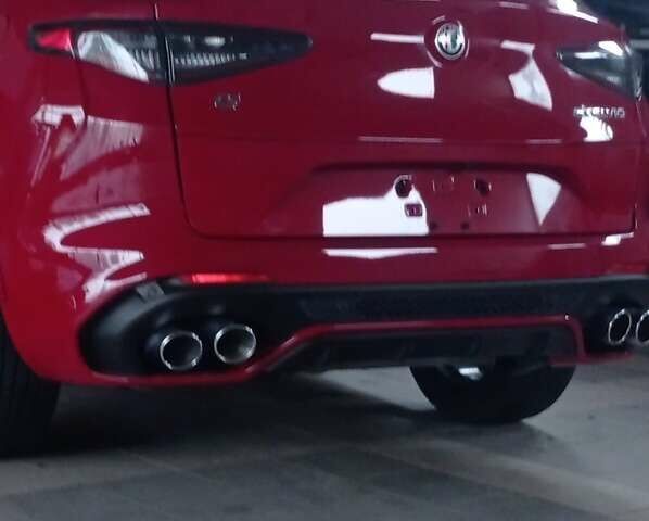 Красный Альфа Ромео Стелвио, объемом двигателя 2 л и пробегом 13 тыс. км за 32500 $, фото 1 на Automoto.ua