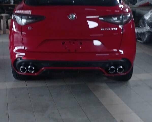 Красный Альфа Ромео Стелвио, объемом двигателя 2 л и пробегом 13 тыс. км за 32500 $, фото 4 на Automoto.ua